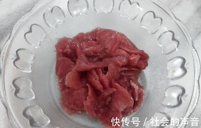 香菜|电饭锅懒人焖饭,有肉有菜,做法简单有营养