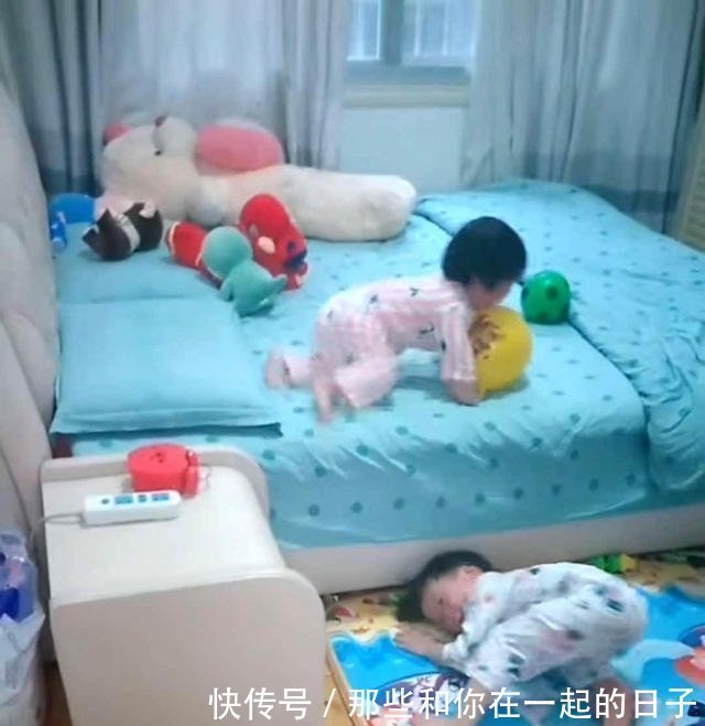 小妮子|妹妹太矮上不去床，哥哥给妹妹当人肉梯子，网友：年度最暖哥哥！