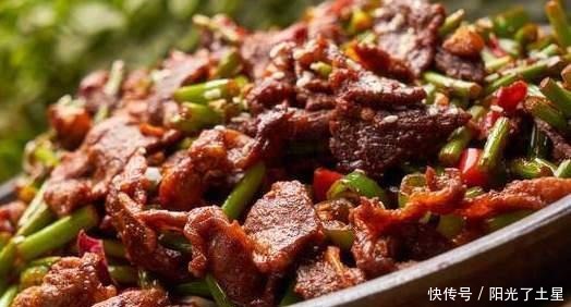  腌牛肉，别再用盐和淀粉了，大厨教你腌制技巧，炒出来嫩滑又入味