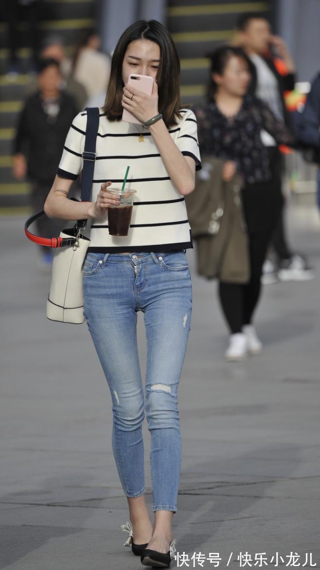 上衣|小姐姐穿着凉爽的上衣热裤,真的很青春美丽,轻松展现好气质