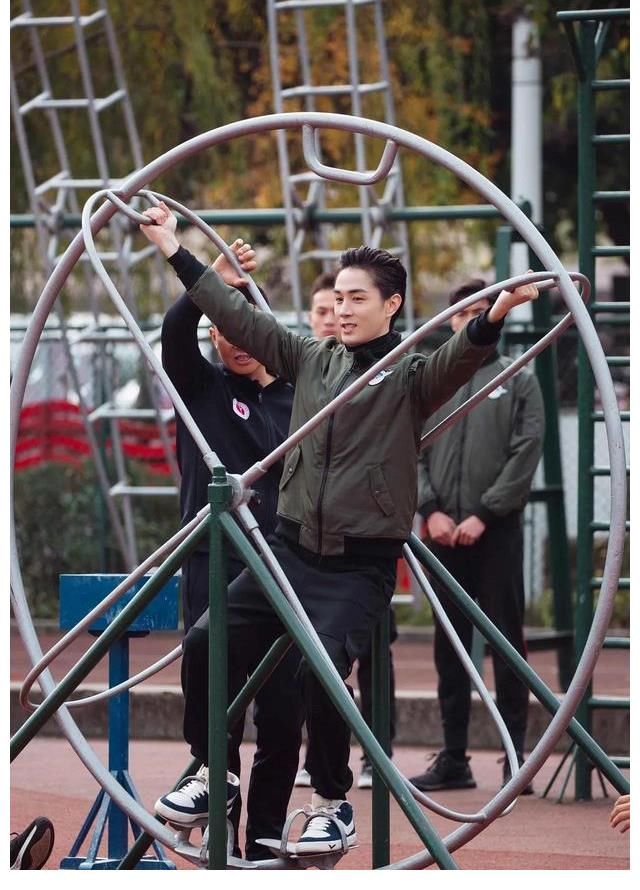张智霖遗憾离团,陈小春被蔡少芬“逼疯”,李承铉最具飞行员潜质