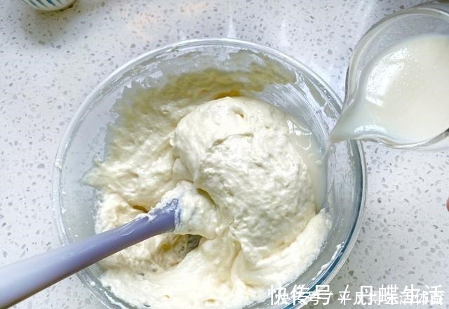 糯米粉别只会包汤圆了，用来做粑粑糕，软糯筋道比蛋糕还香