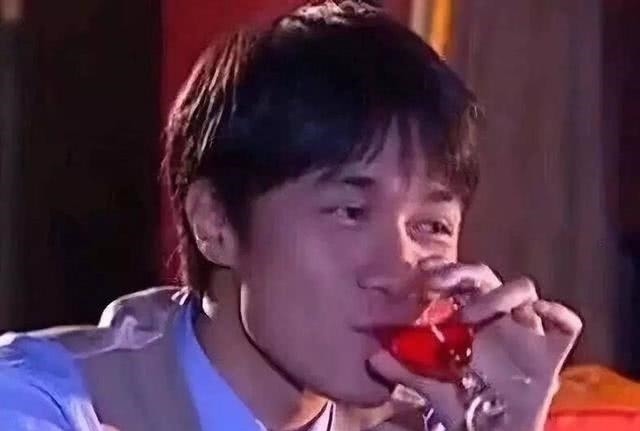 |十条笑话:当年高中时,班花放言:我就喜欢穿白大褂的男人!