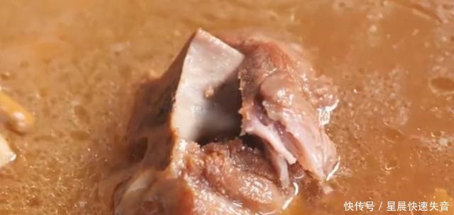 羊蝎子怎么做最经济,看看这个火锅底就全知道了,简单迅捷易上手