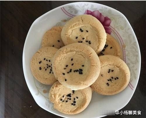 它香甜脆酥,是小时候最爱的点心,只要面粉一搅一拌,好吃零难度