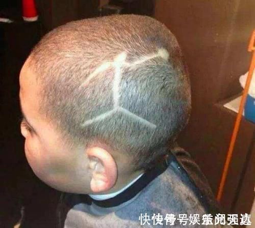 宝爸|“糟心爸爸”给娃理发,看到剪掉的辫子后,女儿想哭哭不出来