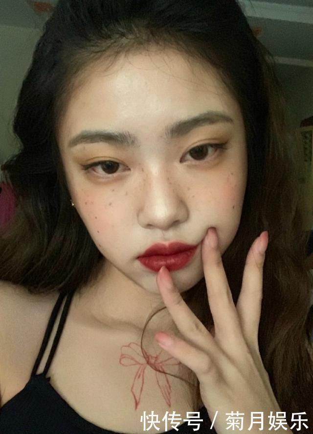 美妆博主仿妆Jennie太像了，三个变妆技巧，人人都能变人间香奈儿