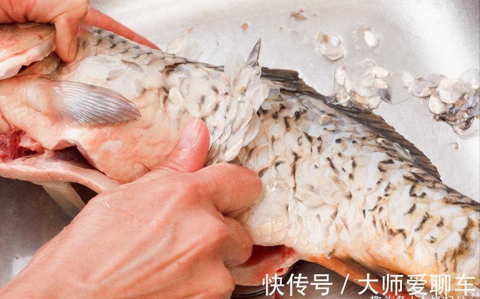 鱼肉|煎鱼要想不破皮，就不要直接下锅，多加2步，鱼皮不破不粘锅
