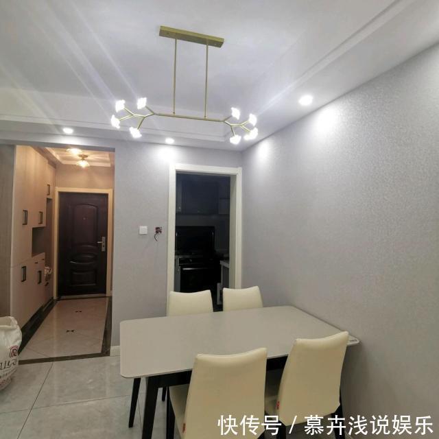 石膏线|新房正在通风中,提前晒晒,入户鞋柜很实用,电视墙漂亮又大气