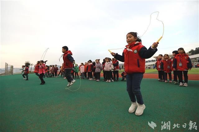 双坝小学|这所近1500名学生的村级小学：“课程套餐”促“双减”多彩活动嗨校园