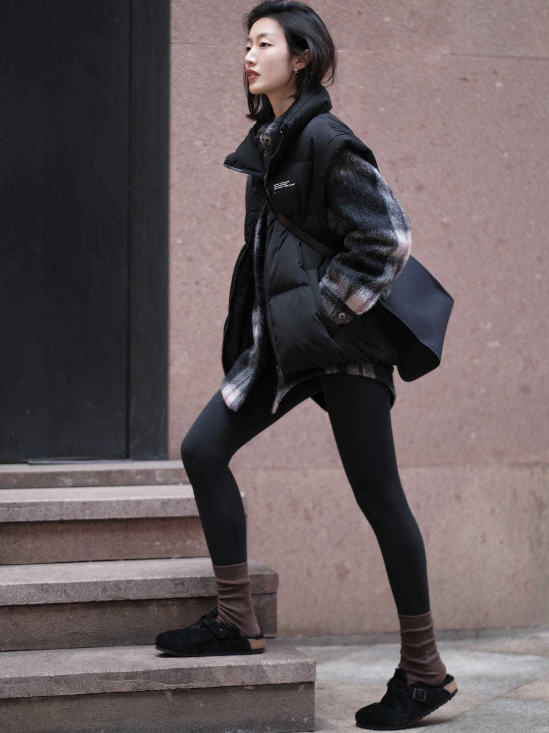 卫衣 收起你的呢大衣吧!秋冬“羽绒马甲”火了,保暖时髦还很酷!