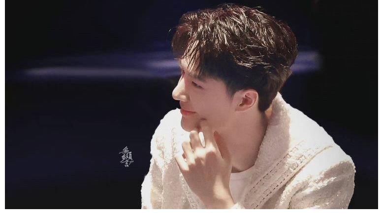 王一博最新戰(zhàn)報(bào)出爐，關(guān)鍵詞出圈，粉絲高呼：不愧是你