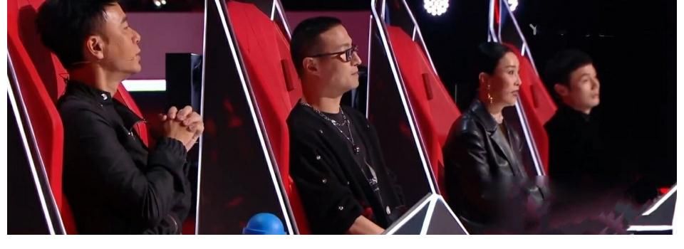 导师|依加获得8转被好声音导师疯抢，小伙子帅气有才华，女友也漂亮？