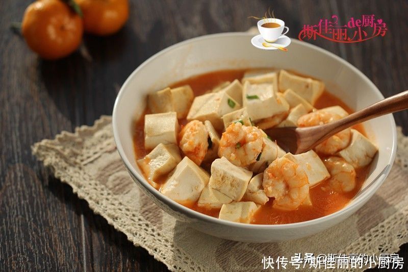 豆腐这样做实在鲜美极了，嫩滑鲜美总吃不腻，我家每周至少吃两次