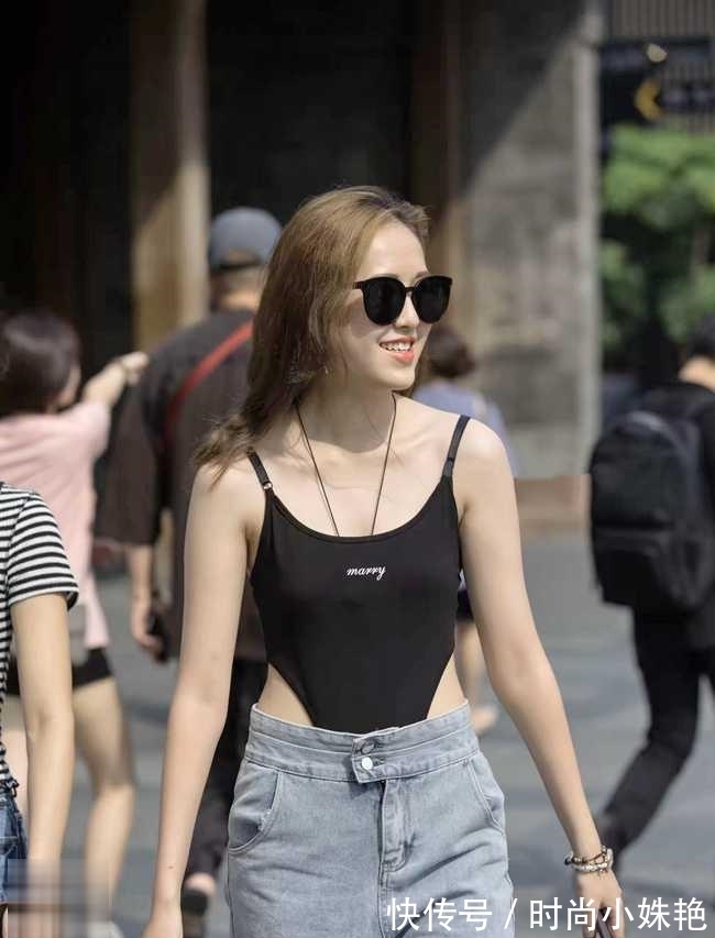 背心|三角衣美女,戴墨镜真是“霸气侧漏”!