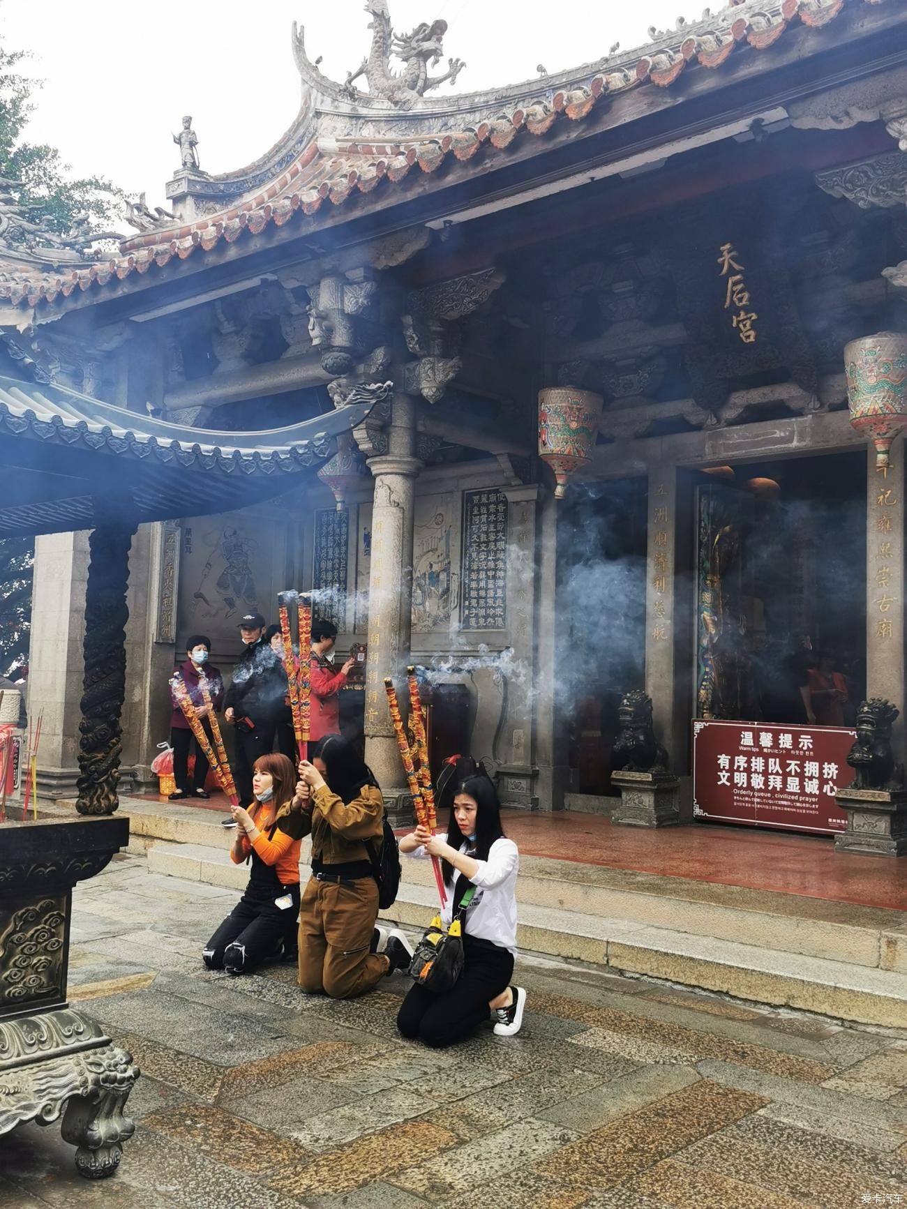 湄洲岛湄洲妈祖祖庙是世界上第一座妈祖庙，现存建筑多为清代结构