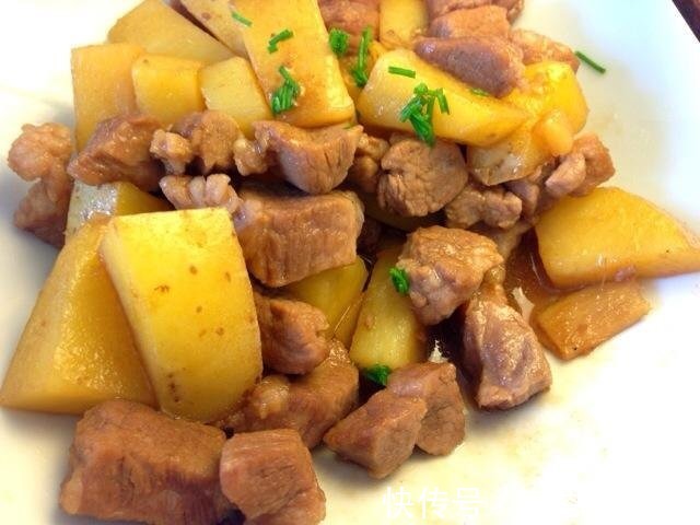 美食|教你土豆烧肉的家常做法，简单方便，又解馋，孩子隔三差五吵着要