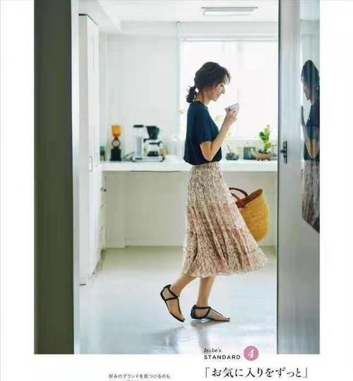 法则|四五十岁的女性，穿衣牢记这3个“搭配法则”，优雅知性又得体