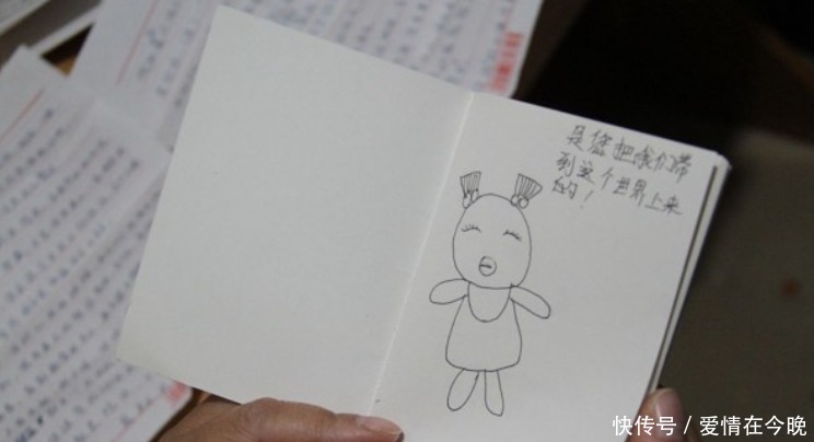 男孩写字如“印刷体”,字迹工整人见人夸,妈妈却为此愁眉不展