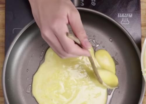 分享一款什锦鸡蛋披萨饼，简单好吃，营养美味，解馋的早餐美食