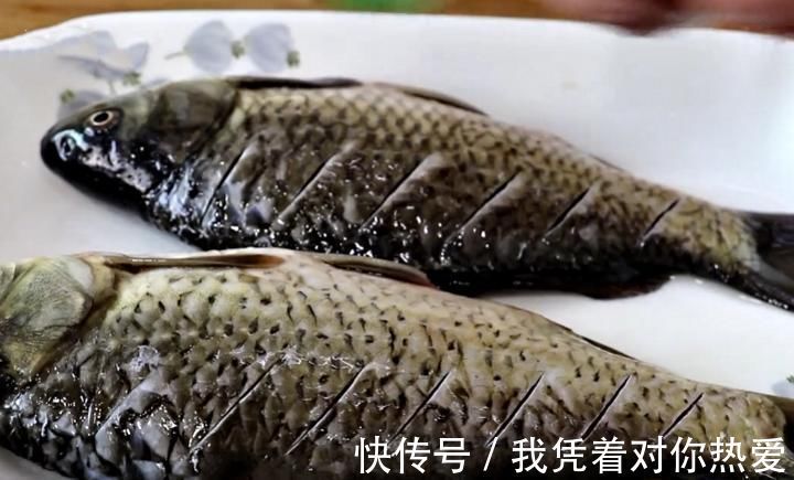 厨艺|鲫鱼汤怎么做好喝,此做法简单快手零厨艺,汤汁奶白无腥味