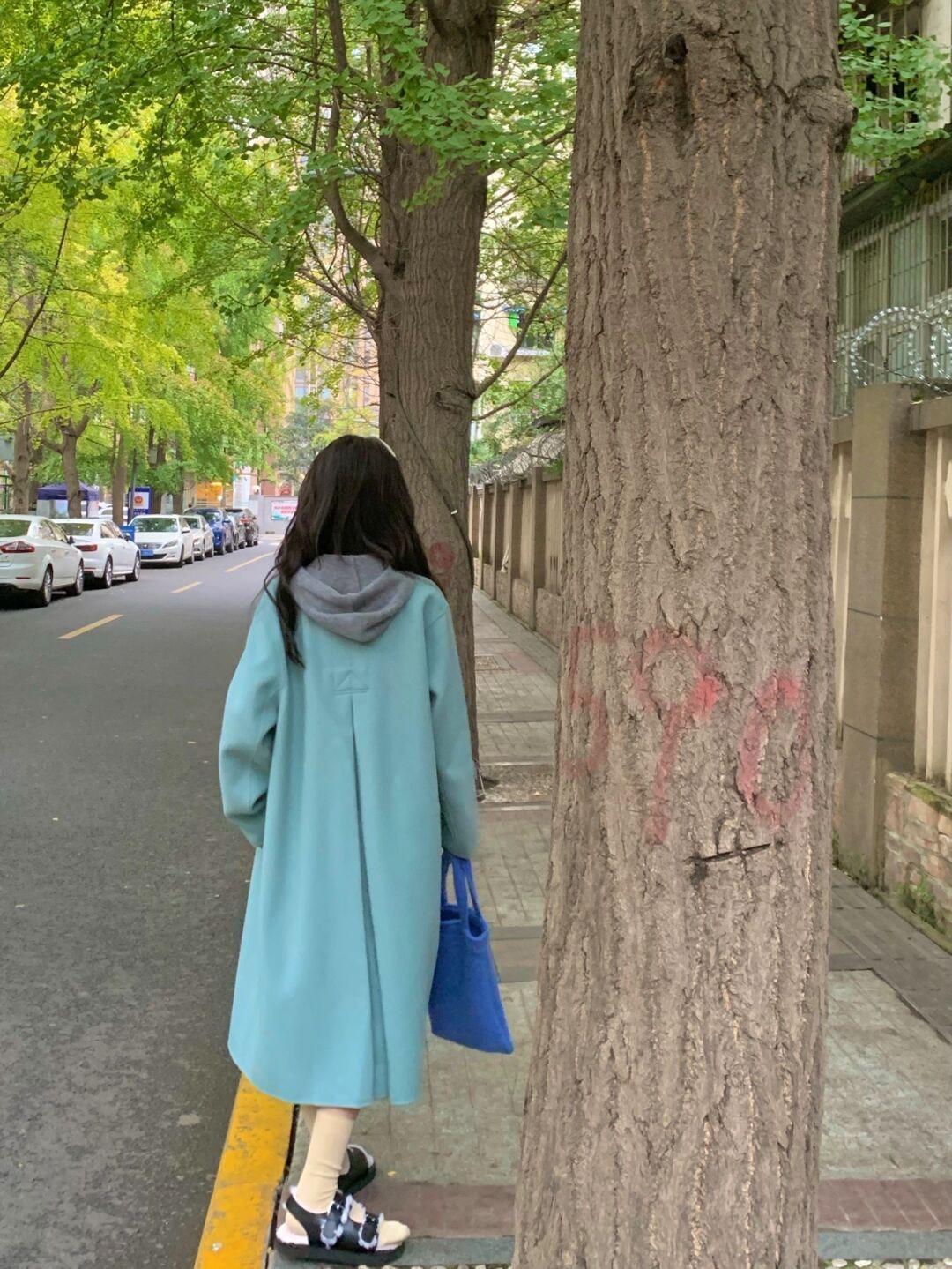 外套 今天偷偷分享一些私藏的秋冬保暖搭配,香芋紫外套+白色牛仔裤保暖又时尚!