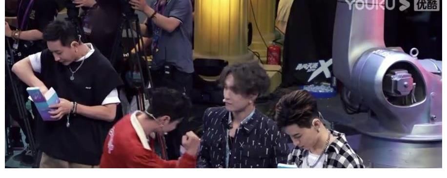 選手|《這就是街舞》：選手高呼賽制太殘酷，王一博激動到變形