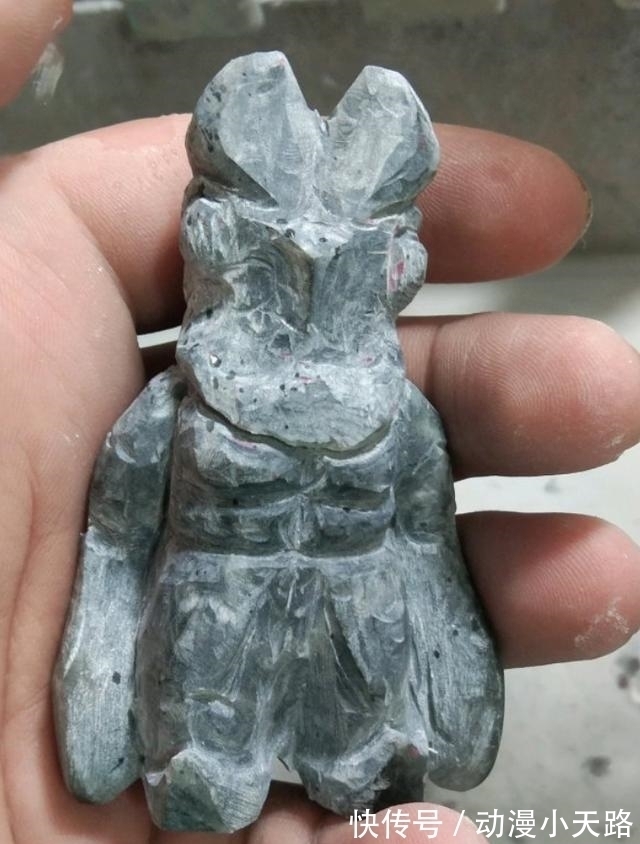 巴尔坦|网友挖出奇怪石头,神似巴尔坦星人!难道奥特曼的故事是真的?