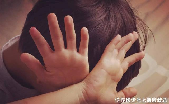 教育|奶奶维护挨打孙子，爸爸反问当年是你先动的手，打骂教育不可取