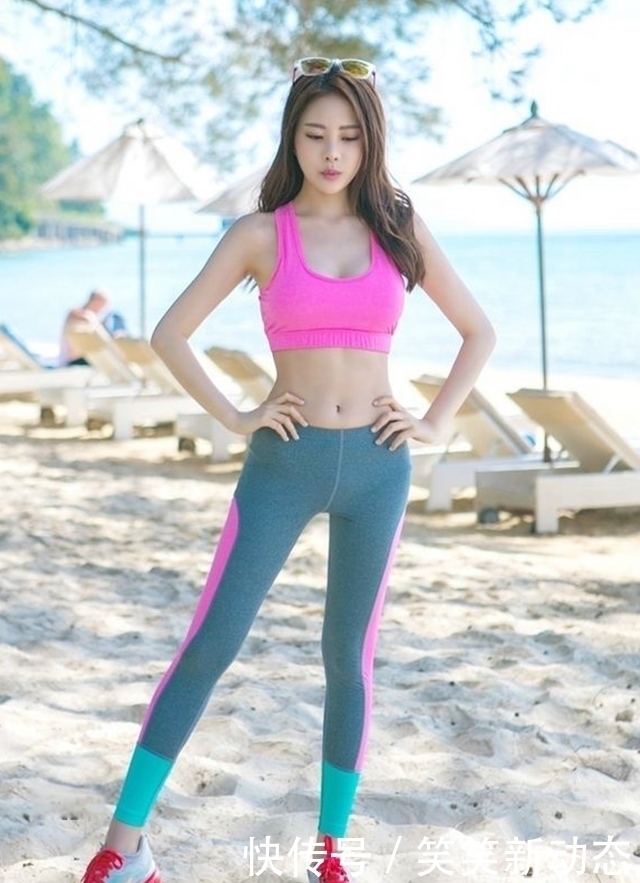 精致|紧身打底裤减量靓丽的打扮,很显精致曲线