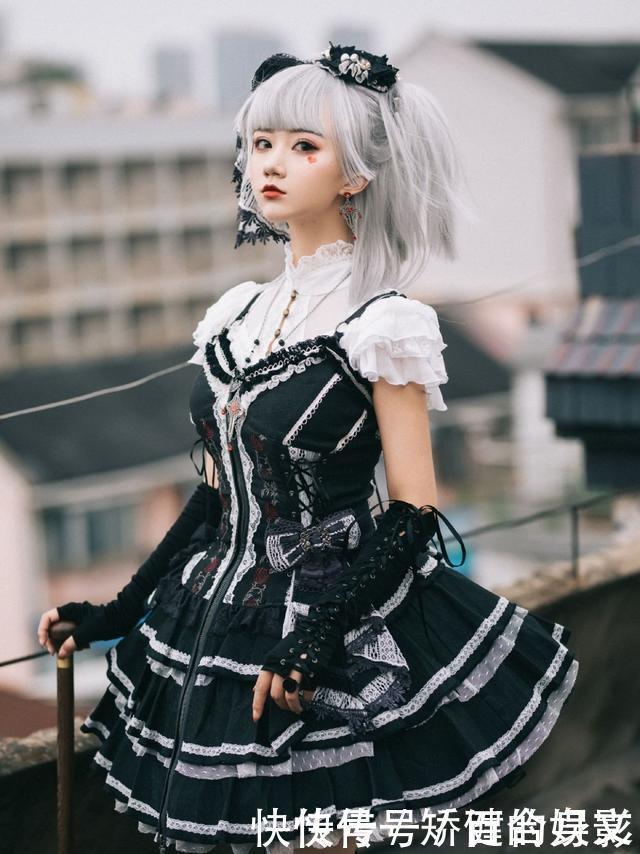 放弃你的黑长直吧,现在流行“公主切+双马尾”,甜美感十足