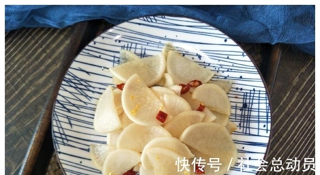 萝卜|腌萝卜,别只会放盐,教你1个秘制做法,清脆爽口2个小时就能吃