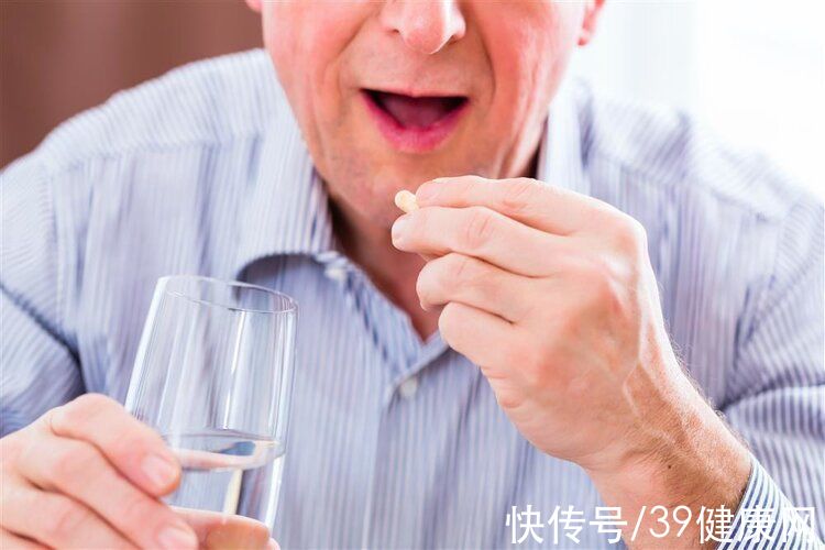 张大爷|甲钴胺可营养神经，与维生素B12有何不同？可以相互替代使用吗？