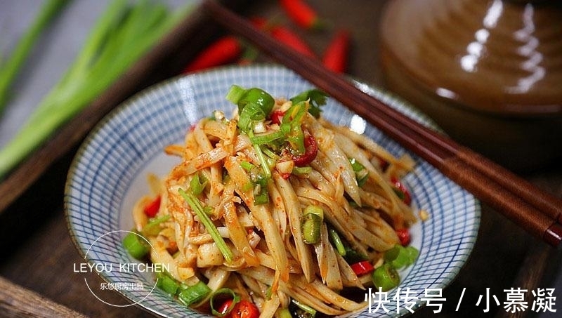 红绿辣椒|这道菜花了不到5元, 油也放得少, 却比肉还香