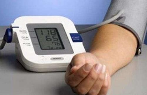 盐花生|高血压患者不能吃零食？提醒：几种零食能吃对，稳定血压很轻松！