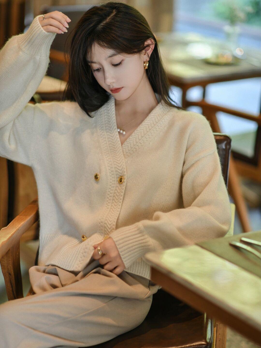 搭配 “针织衫”怎么穿才洋气?这些搭配温柔舒适还不挑人,咋穿都好看