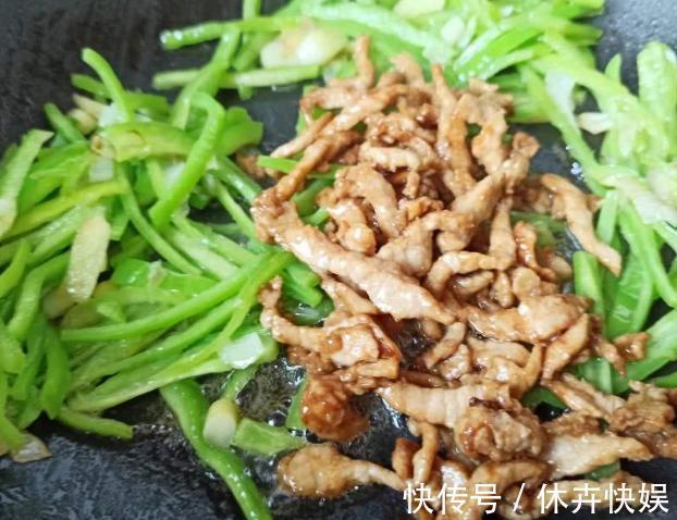 一日三餐|青椒炒肉,先炒青椒还是先炒肉许多人不知道,难怪不香嫩不入味