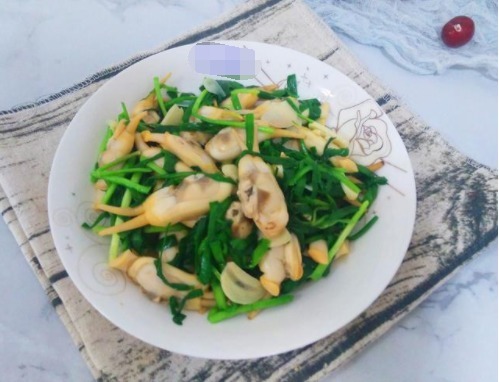 韭菜与它是绝配,这货又肥又嫩又鲜,30元炒一盘比饭店便宜多了!