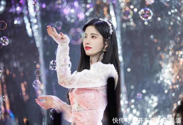 这年头,发型越土越吃香