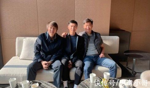 主帅|李铁下课后首亮相!与新主帅李霄鹏合影很开心，心情丝毫未受影响
