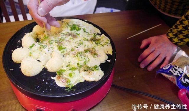 想吃章鱼烧不用出去买,教你在家做,口感丰富又弹牙,比买的还香