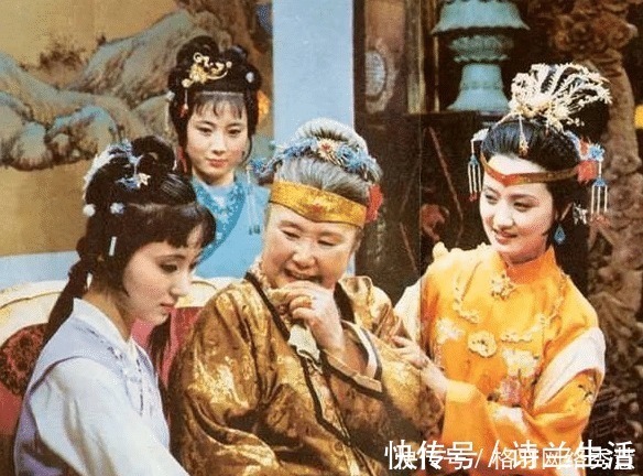 金玉良缘|红楼梦中,贵妃元春喜欢宝钗还是黛玉?送礼不一样,或许有隐情