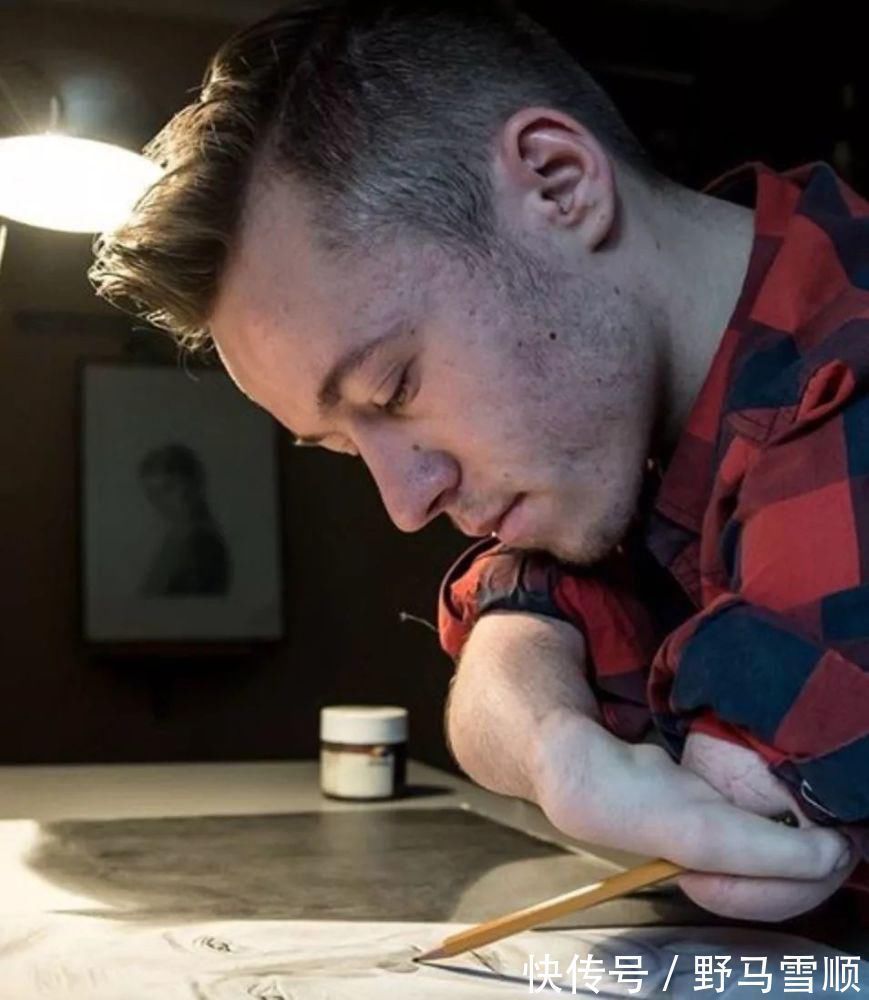 维也纳$身残志坚:没有双手的他,画出令人惊叹的铅笔肖像