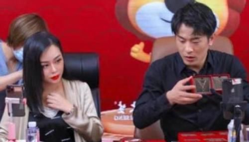 辛巴|辛巴徒弟安若溪疑似离开,与师傅发生争执,团队未来发展堪忧