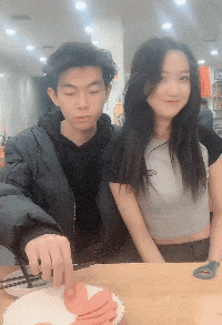 |搞笑GIF段子:她自从与男朋友吵架以后