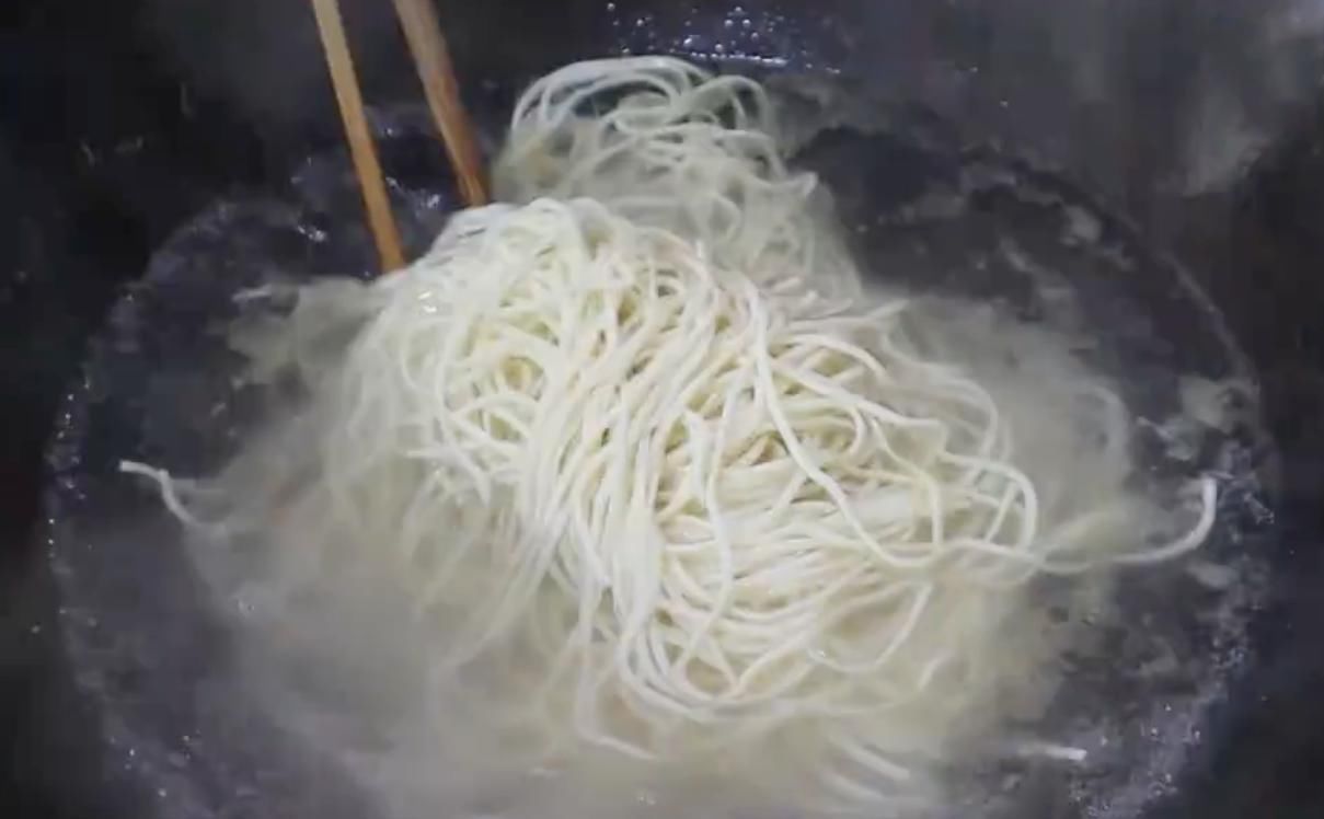 简单|孩子想吃炒面了,那就做一份吧,做法简单,鲜香美味,超好吃