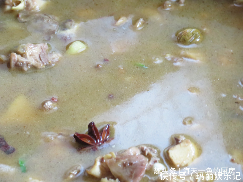 炖鸡|回农村老家,公公用柴火炖鸡,味道确实很香,一大盆没够吃!