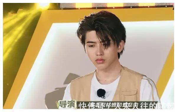 跑男全員脫妝露素顏,黃旭熙額頭臉頰兩個(gè)色,他白到發(fā)光成顏霸