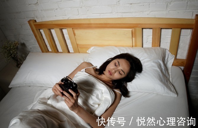 温牛奶牛奶|男性应该怎样避免失眠呢?吃哪些食物可以缓解失眠?