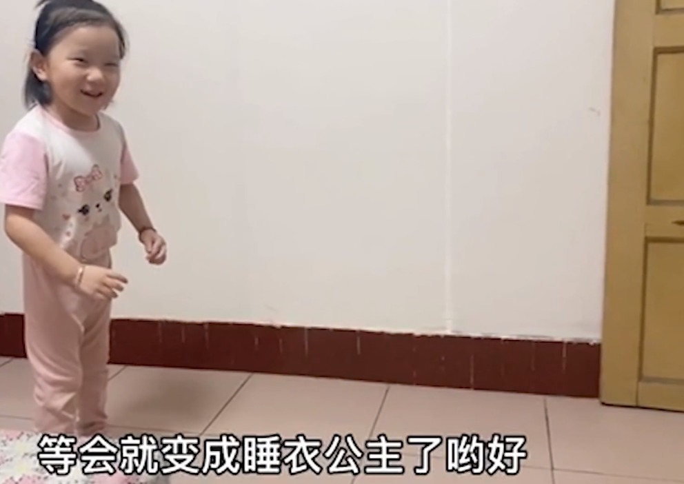 脑瘫|5岁脑瘫女孩自己穿衣,穿好后却跟妈妈道歉,网友分分泪目